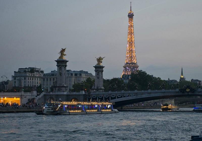 Croisière commentée sur la Seine — Bateaux Parisiens